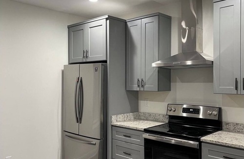 Simpsonville Cottage | YELLOW DOOR 2 BEDROOM COTTAGE