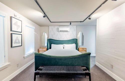 Historic Seaport Hotel | Yellow Room at Grand Maloney