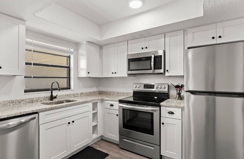 Southern Shores Villa | Yellow Sunshine Oceanfront Townhouse, Private Balcony