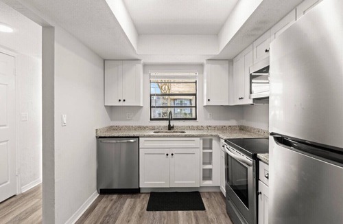 Southern Shores Villa | Yellow Sunshine Oceanfront Townhouse, Private Balcony