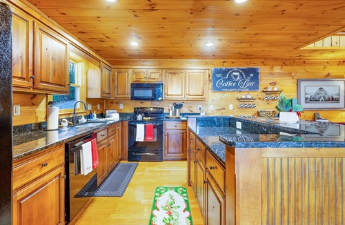 Raccoon Ridge Cabin | Yogi`s Retreat - Aska Adventure Area