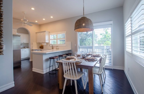 Treasure Island House | You Belong on a Beach ! Walk to Beach - Food - Bar ! Fully Stocked Kitchen