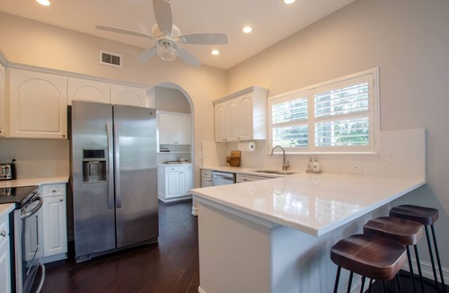 Treasure Island House | You Belong on a Beach ! Walk to Beach - Food - Bar ! Fully Stocked Kitchen