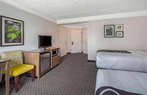 Doral Hotel | You Found It! Free Parking, Free Breakfast, Onsite Pool, Pets Allowed