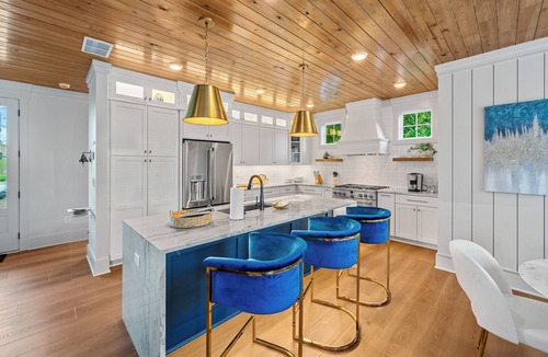 Eatonton Cottage | You Take the Helm on this yacht on land at The Captains Quarters on Lake Oconee.