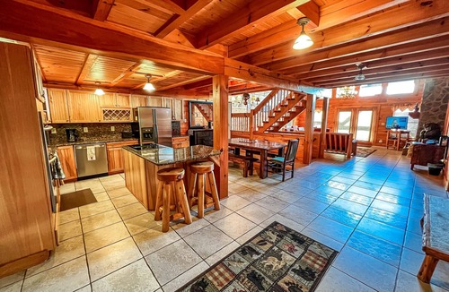 Grassy Creek Cabin | Your Cool Escape Starts Here! 5BR/4BA w/Hot Tub, Pool Table, & WiFi!