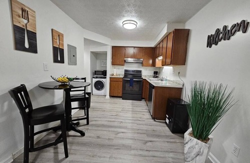 Home Park House | Your Cozy Escape | Roomy, Comfortable & Furnished
