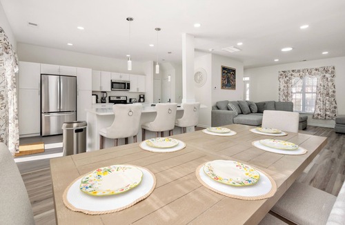 Harwood Lane House | Your family retreat in Charlotte (pet friendly)!