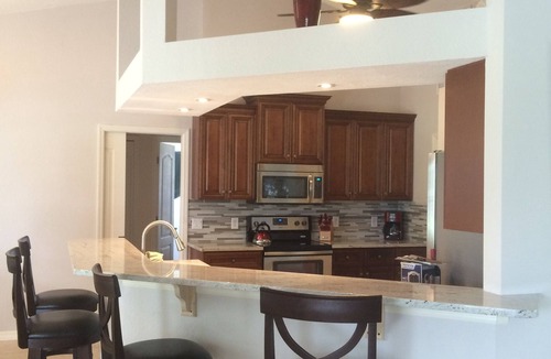 Broadmoor House | Your Florida home away from home. Restaurants, entertaining, pool and beach.