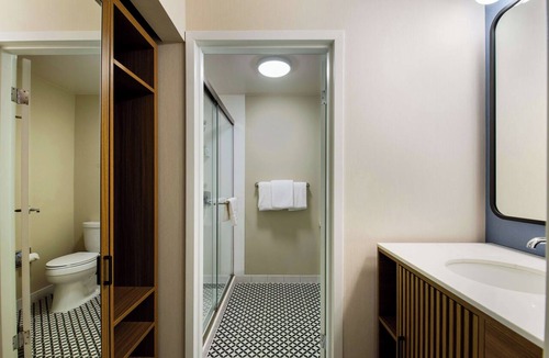 Eastwick Hotel | Your Home Away From Home! Close to Independence Hall, Pets are Welcome