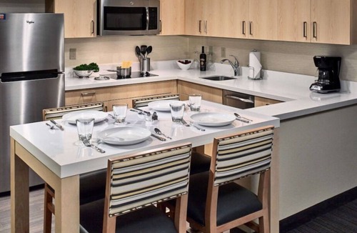 Gwinnett Place House | Your Home Away From Home! 4 Comfortable units w/ Kitchen. Near Green Space
