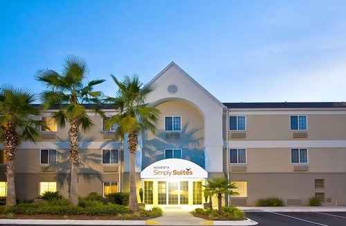Baymeadows House | Your Home in Jacksonville! Pet-friendly Suite with Full Kitchen! Parking Onsite!