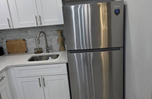 Queens Apartment | Your NYC Gateway Luxury 3BR Near JFK, LIRR & Restaurants