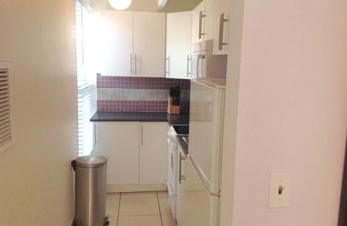 Fedhaven Villa | YOUR OWN 3-ROOM VILLA, PATIO, WITH ON PREMISES POOL, JACUZZI, WASHER DRYER