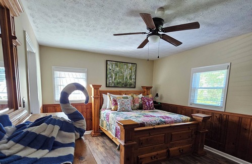 Mountville House | Your Own Private Paradise - Charming 3-bedroom Farmhouse with Private Pool