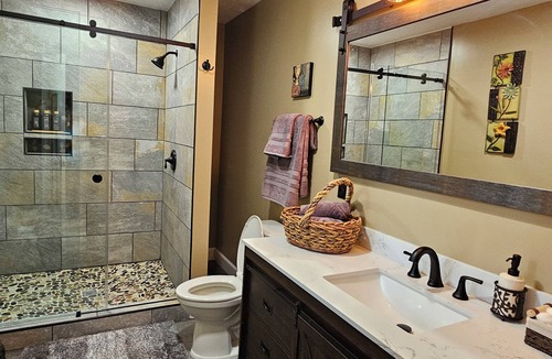 Mountville House | Your Own Private Paradise - Charming 3-bedroom Farmhouse with Private Pool