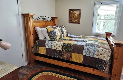 Mountville House | Your Own Private Paradise - Charming 3-bedroom Farmhouse with Private Pool