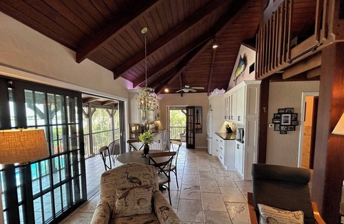 Marathon House | "Your own private resort" - Mockingbird Pointe - Waterfront, pool and dockage