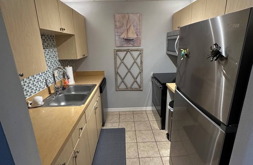 Largo Condo | Your Slice of Paradise: 1-Bedroom Condo on the Intercoastal.