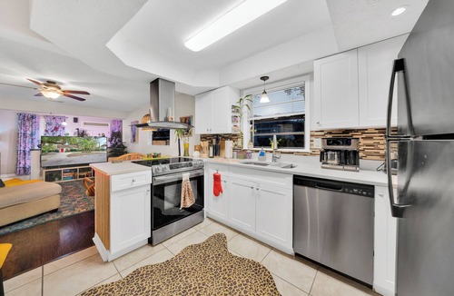 Old Seminole Heights House | Zen Jungle House by Busch Gardens with Bikes, Game Room & Fenced Yard!