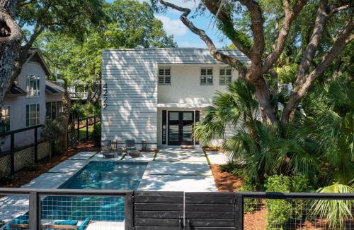 East Beach House | Zen-N-Sea - 4222 Third St