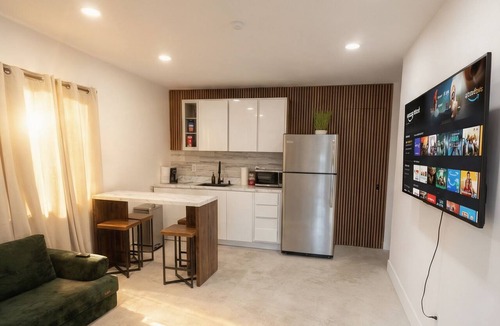 Driftwood House | Zonn Villas 4BR Pool Home Near Hard Rock
