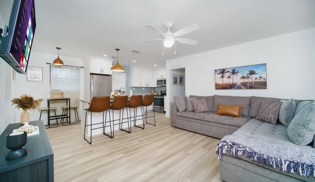 1,012 sqft | 3/1.5 Refreshingly Chic 3BR/1.5BA Near Pristine Beaches