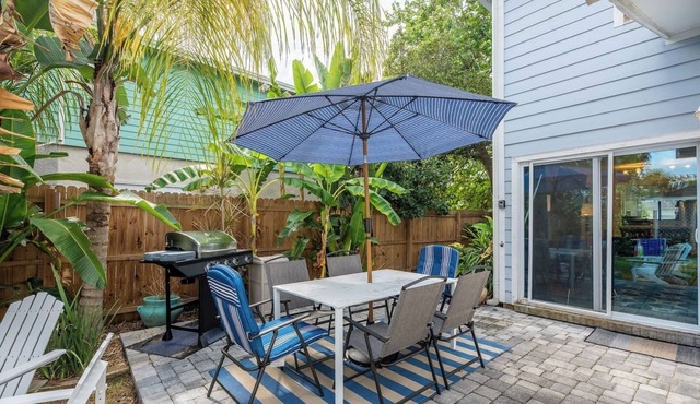 1/2 Mile to Beach, 2 bedroom townhome close to Mayo Clinic