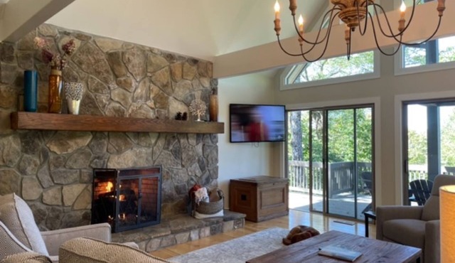 1.5 miles to Main St., Highlands Falls, Totally Updated 2021, Great Views!
