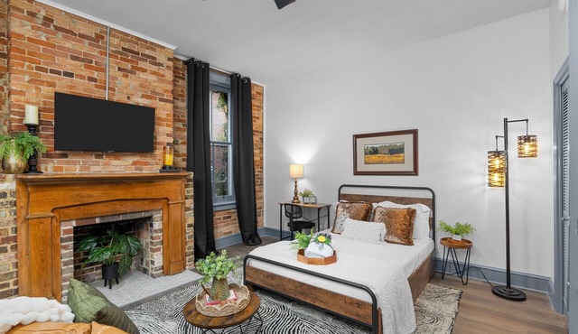 1 bedroom, 1 bathroom studio apartment in Downtown Augusta. The sleeping arrangements for this unit is a full-sized bed.