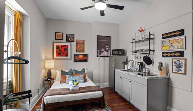 1 bedroom, 1 bathroom studio apartment in Downtown Augusta. The sleeping arrangements for this unit is a full-sized bed.
