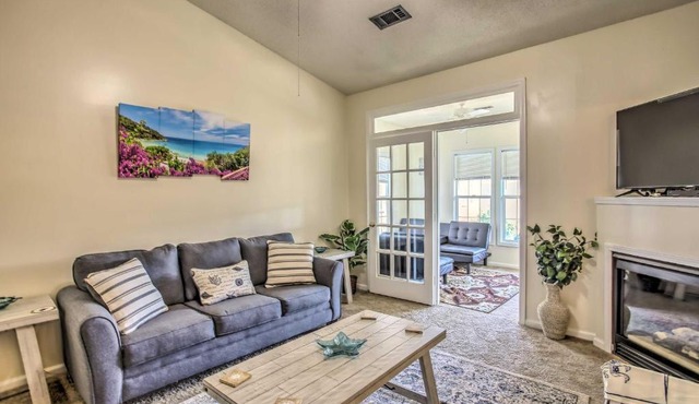 1 Mi to Coast: Myrtle Beach Condo w/Pool Access!
