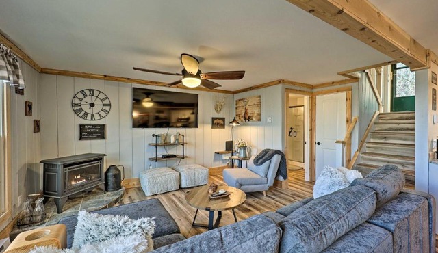 1 Mi to Ski! Condo w/Indoor Pool in Beech Mtn