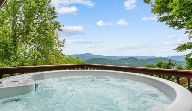 1 Sweet View - 4 BR, 3.5 BA, Hot Tub, VIEWS!