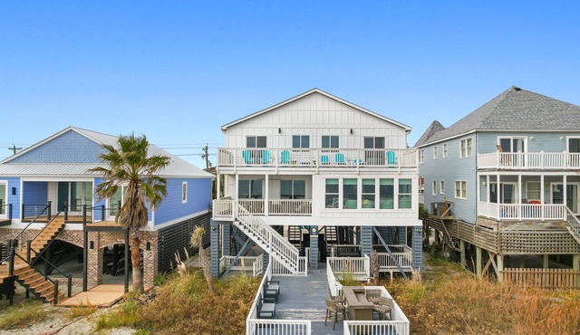 10BR Family Retreat w/Private Hot Tub & Beach Access