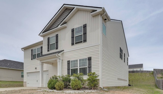 11 Mi to Bruce's Field! Tranquil Home w/Patio