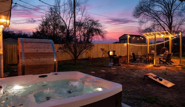 12 min to Denny Cove 5BR Hot Tub Sauna Game Room