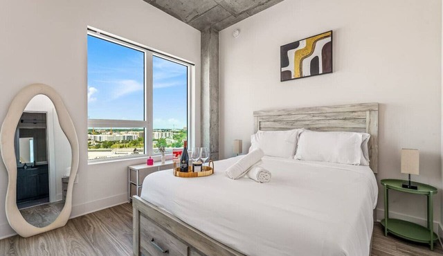 14th Floor SkySuite Studio | DT Views | Pool & Gym
