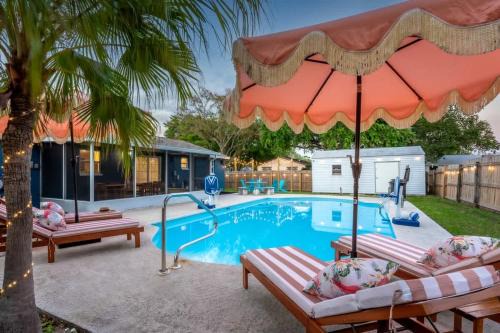 15 Minutes to Beach Private Pool Mini-golf FirePit