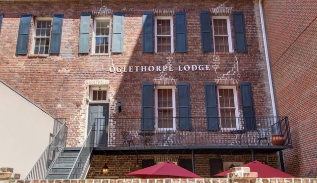 1bd, 1.5ba Historic District and River Front-Walk to Everything!