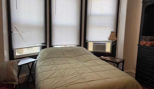 1bedroom Apt across from Temple Hospital