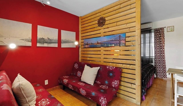 1BR Pet-Friendly Studio Parking and Backyard BBQ