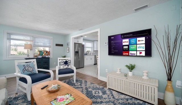 2/1 Perfect Vacation Spot | 8-10 Walk from JAX Beach