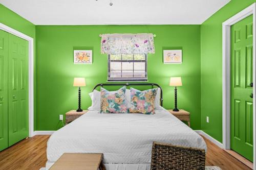 2 Bed 1 Bath Private Suite Funky Bunch TYSUT