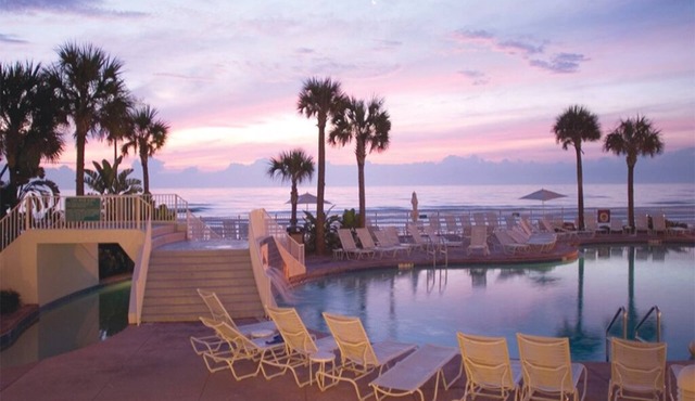 2 Bedroom Lockoff Suite on Daytona Beach! 2 Living Areas, 2 Kitchens!