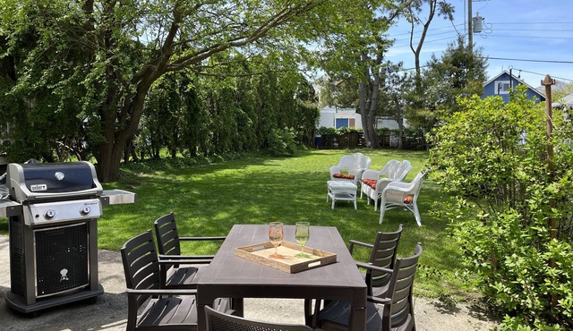 2 blocks to beach, spacious, spread out, 2 BR