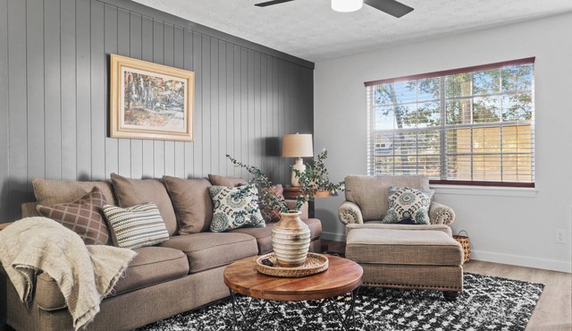 2 BR/1.5 BA Townhome, Near NGMC, Pets OK, Longer Stays OK, In-Unit W/D