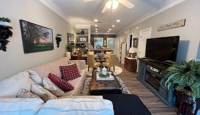 2 BR/2.5 BA Condo in the Highlands at Woodlake.