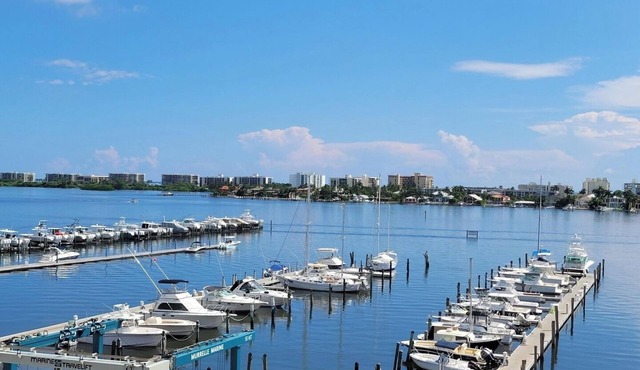 2-Br Intracoastal Bliss w/Marina and water views!
