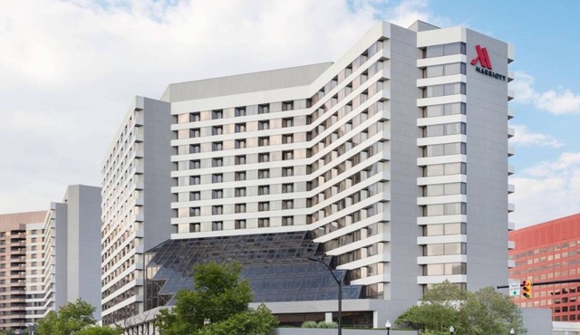 2 Connecting Suites at a 4⭐️ Hotel